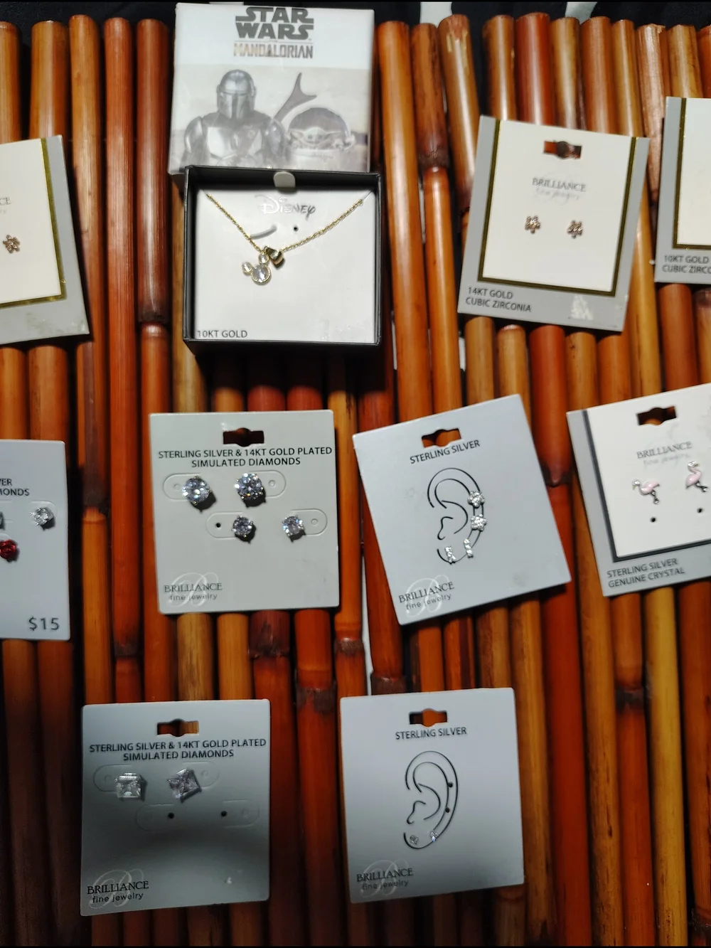 The Gold and Silver Jewelry Lot is a mixed lot of jewelry pieces
